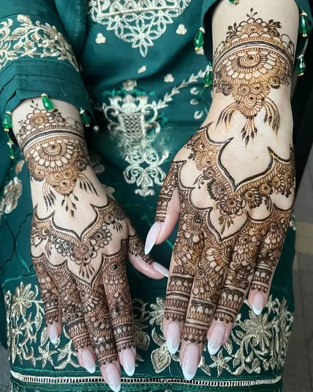 Henné — Shining Mehendi à Paris — Desi Corner