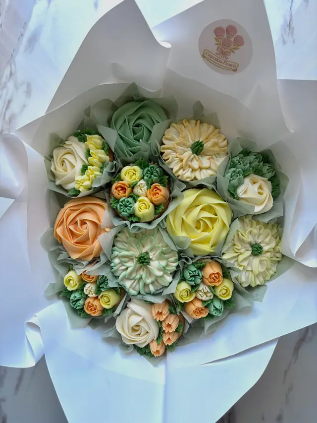 Cake / Pâtisserie — Cupcakes Fleuris à Franconville — Desi Corner