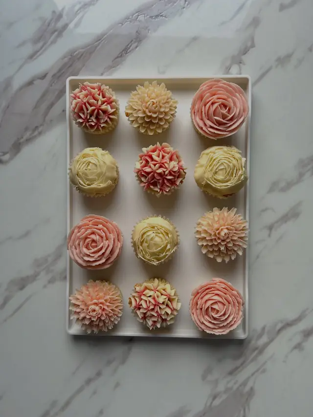 Cake / Pâtisserie — Cupcakes Fleuris à Franconville — Desi Corner
