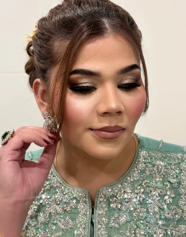 Hair & Makeup — Sammarables à Paris — Desi Corner