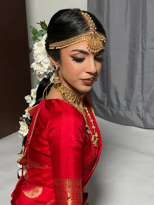 Hair & Makeup — Santhiya Sandran à Paris — Desi Corner