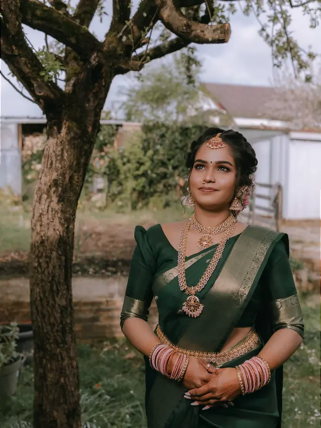 Hair & Makeup — Gaya Mohan MUA à Persan — Desi Corner
