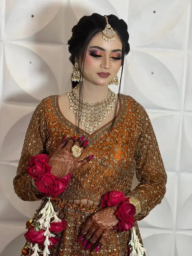 Hair & Makeup — Ayat Glam à Noisy-le-Grand — Desi Corner