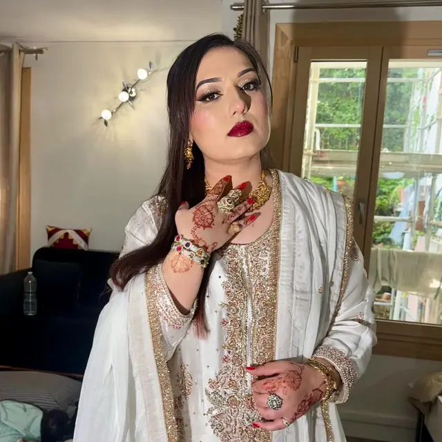 Hair & Makeup — Glam By Sham à Pontault-Combault — Desi Corner