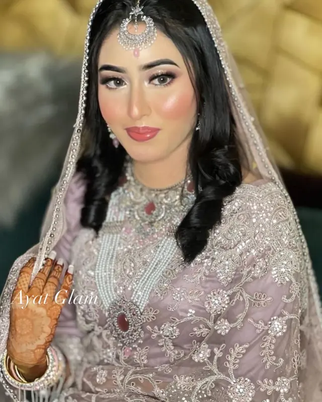 Hair & Makeup — Ayat Glam à Noisy-le-Grand — Desi Corner