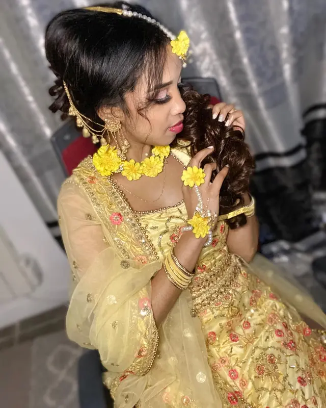 Hair & Makeup — Ayat Glam à Noisy-le-Grand — Desi Corner