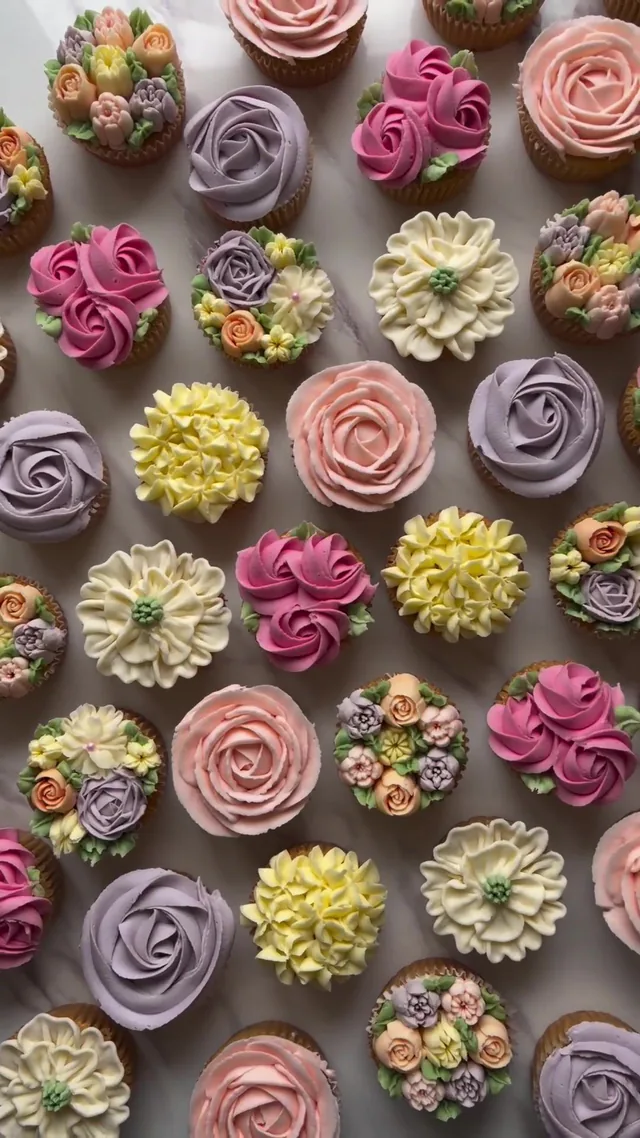 Cake / Pâtisserie — Cupcakes Fleuris à Franconville — Desi Corner