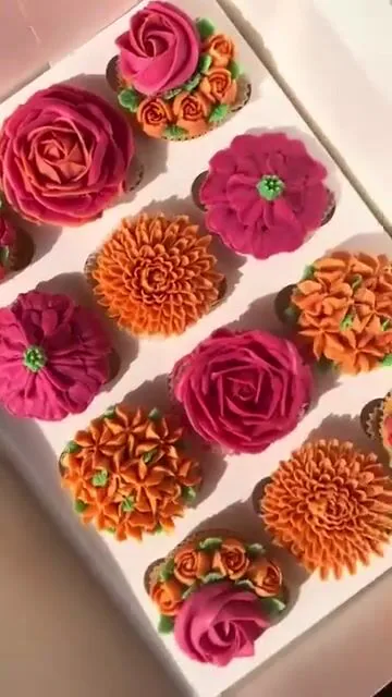 Cake / Pâtisserie — Cupcakes Fleuris à Franconville — Desi Corner