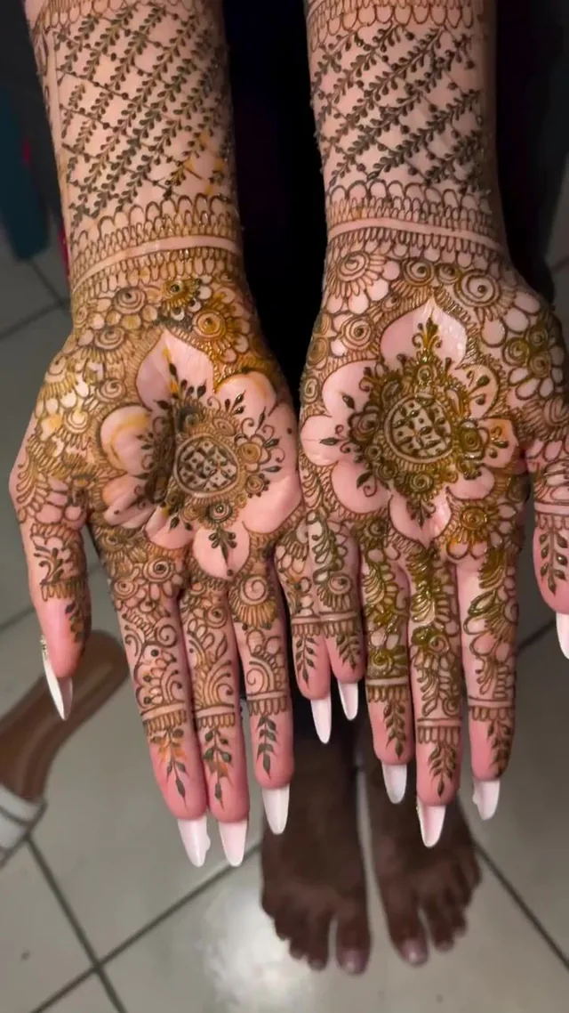 Henné — Shining Mehendi à Paris — Desi Corner