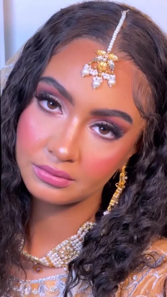 Hair & Makeup — Aimen Z Makeup à Paris — Desi Corner