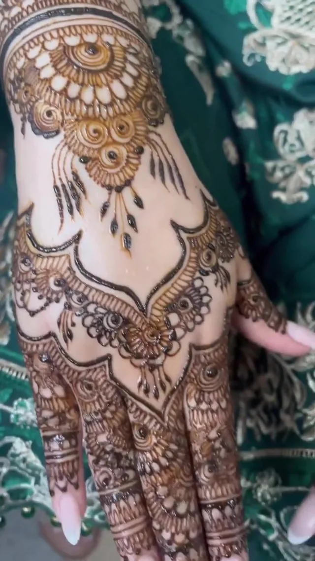 Henné — Shining Mehendi à Paris — Desi Corner